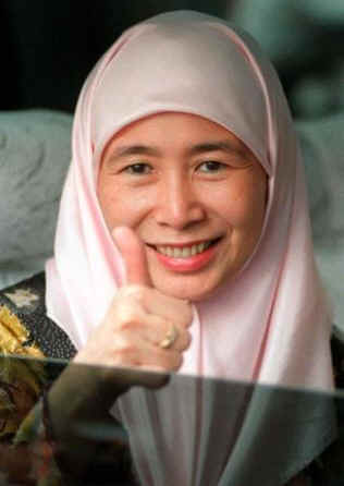 Kak Wan Azizah kawan you.